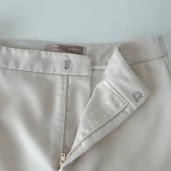 F21 white dress shorts, size M - Picture 4 of 7